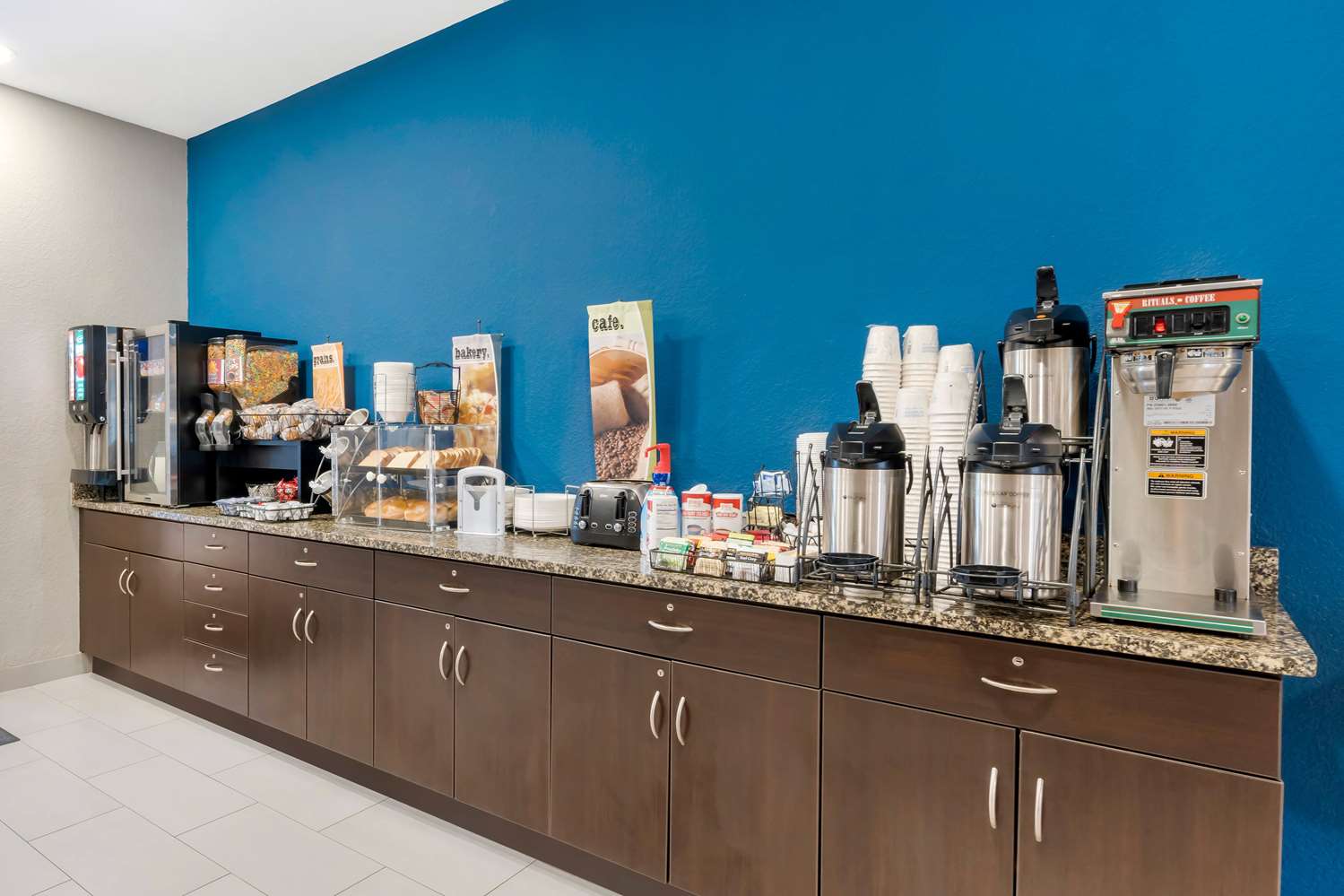 Microtel Inn and Suites by Wyndham Brooksville 20/53