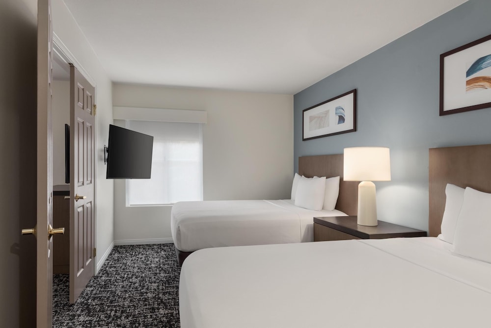 Hyatt House Cypress Anaheim 18/72