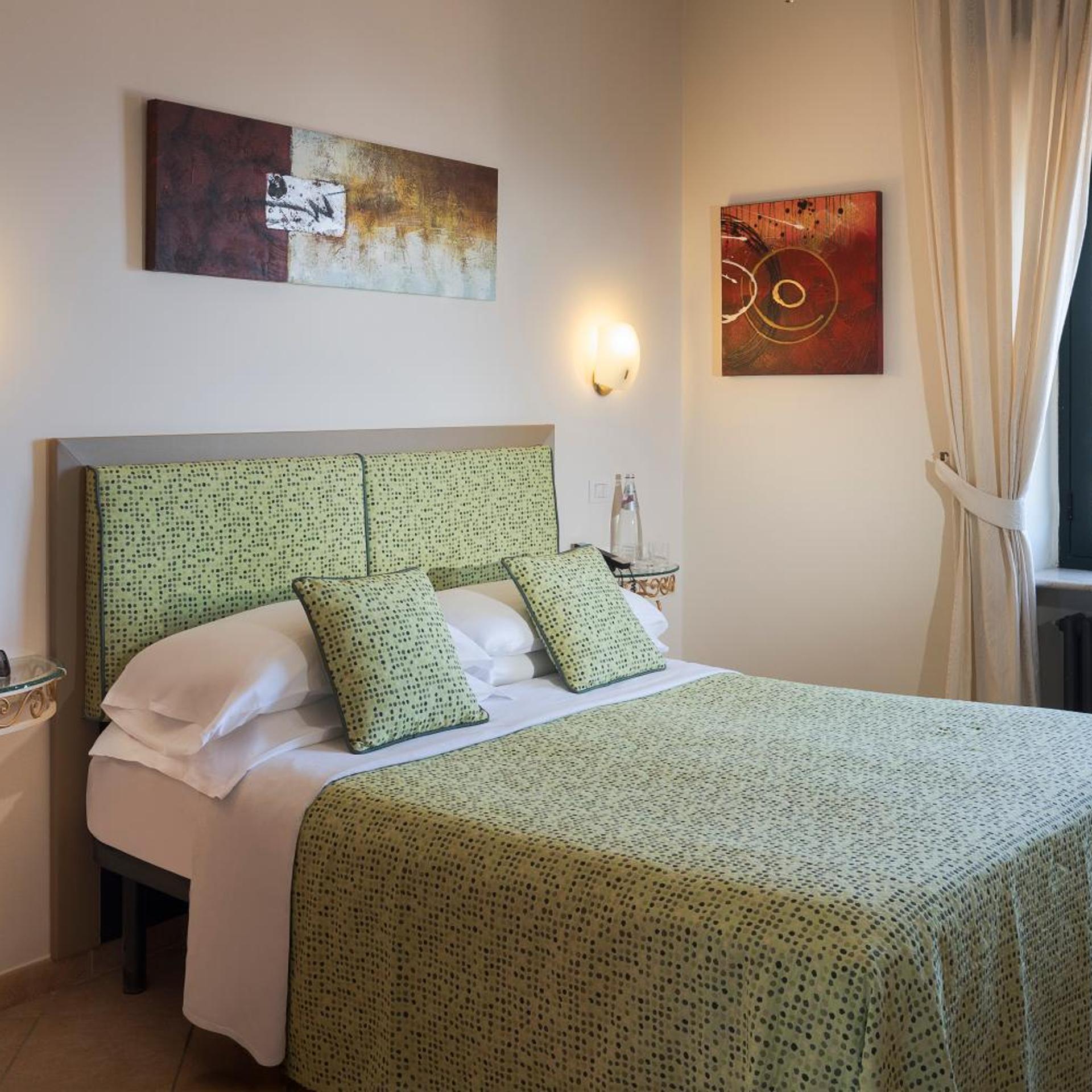 غرفة قياسية بسرير مزدوج بإطلالة على البحر، Hotel La Pensione Svizzera 2/9
