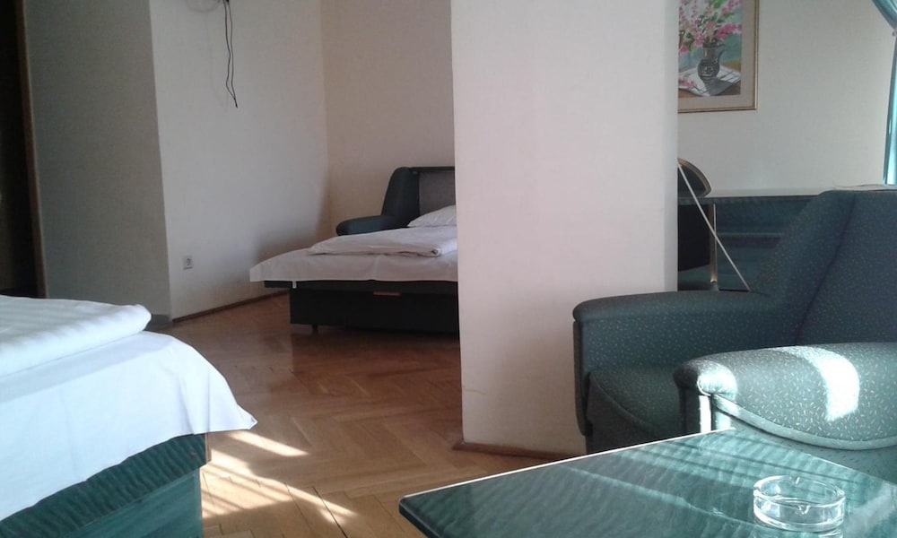 BARA HOTEL 22/50