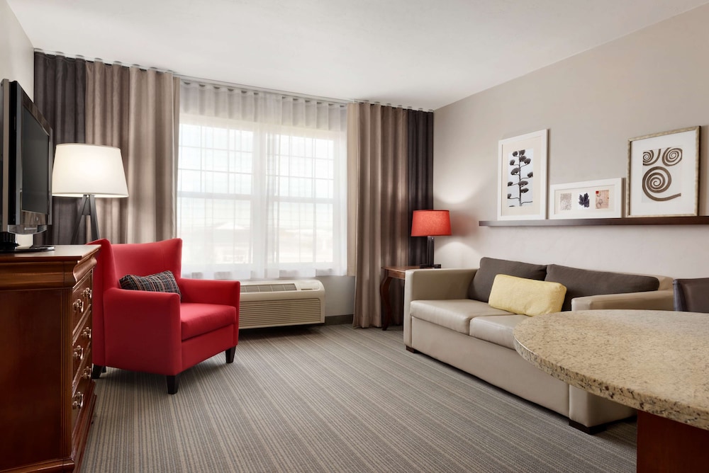 Country Inn & Suites By Radisson, Appleton North, WI 25/35