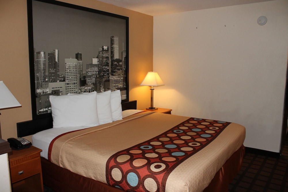 Super 8 by Wyndham Beaumont I-10 South/College St 7/60