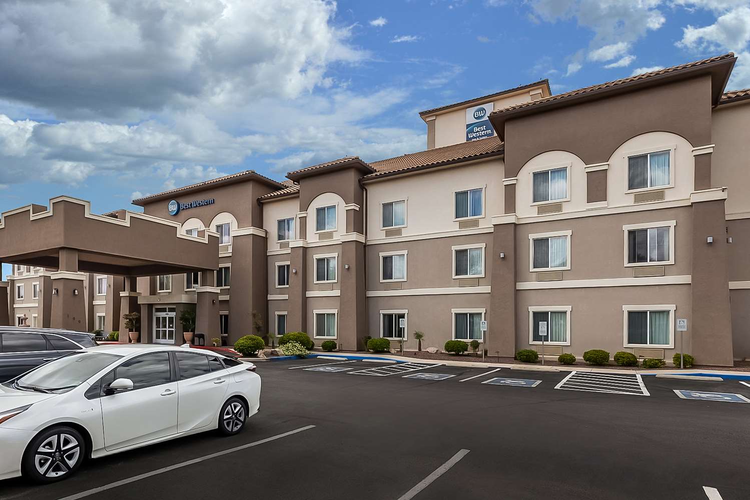 Best Western Douglas Inn & Suites 15/16