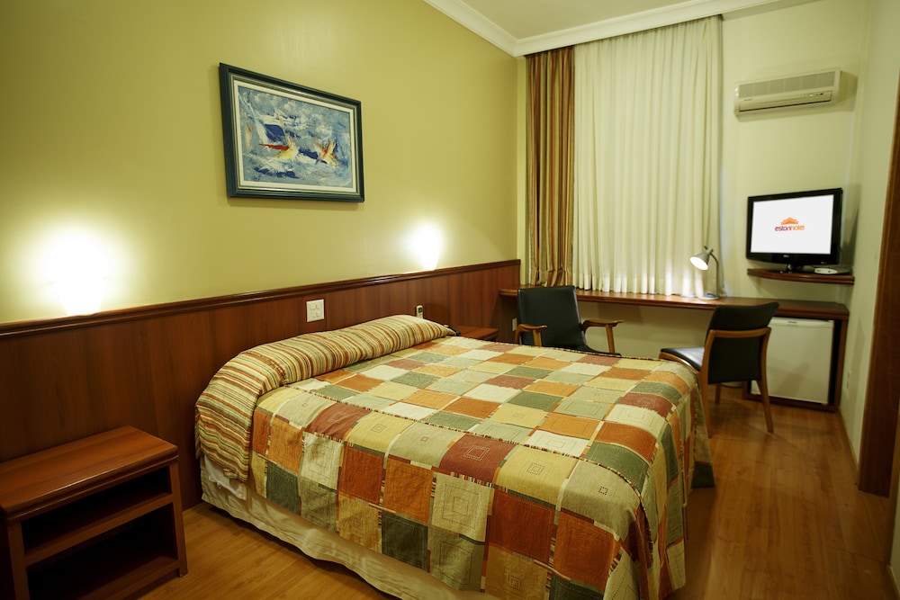 Eston Hotel 4/38