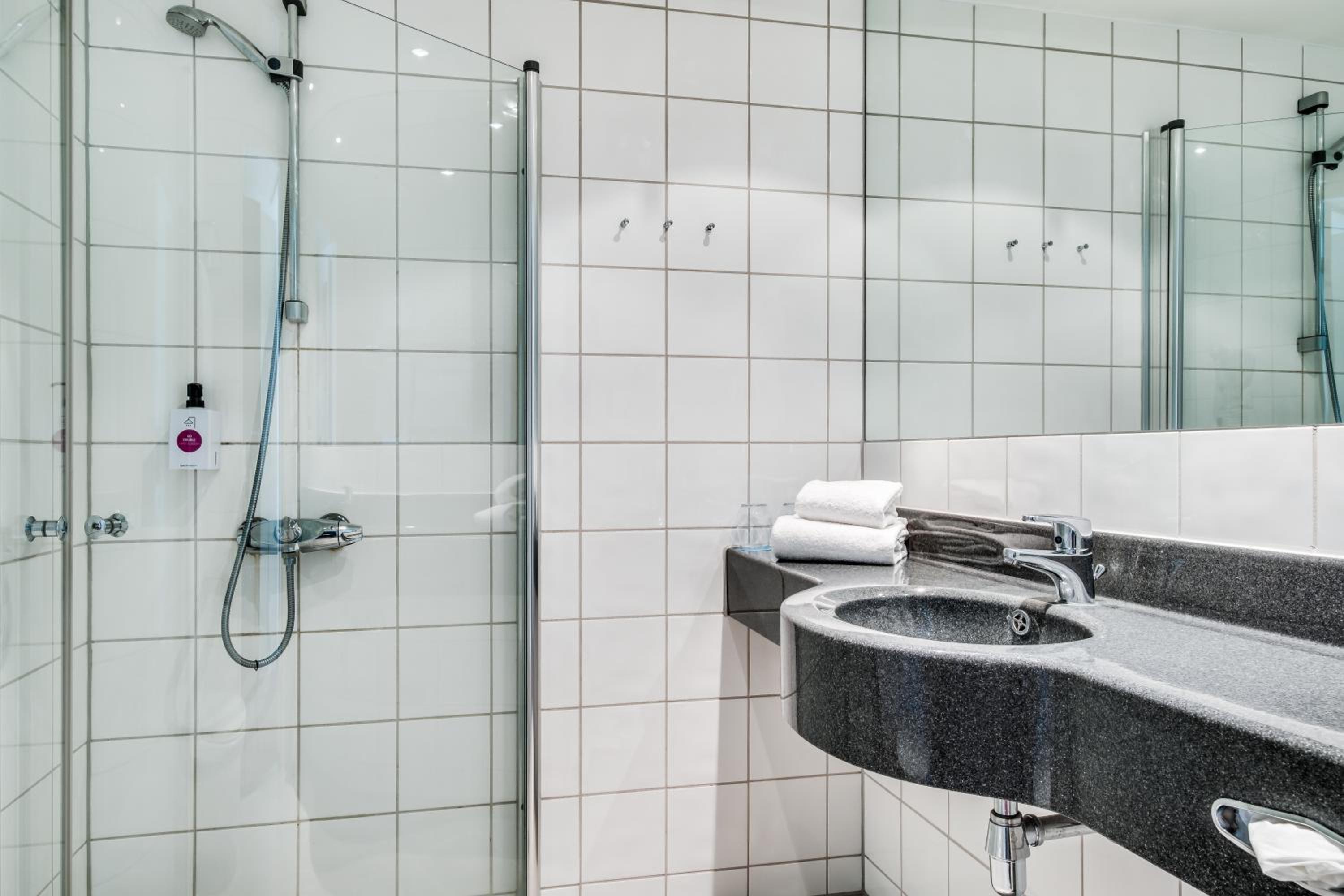 غرفة بسريرين منفصلين مع سرير إضافي، Quality Airport Hotel Stavanger 2/3