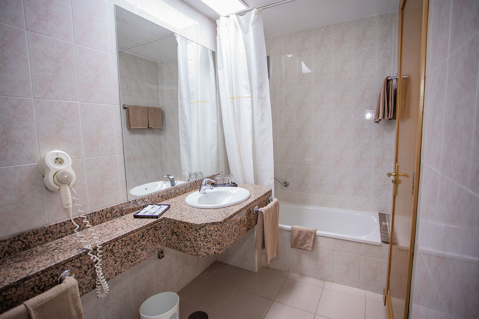 غرفة قياسية ثلاثية، Servatur Don Miguel - Adults Only 7/7