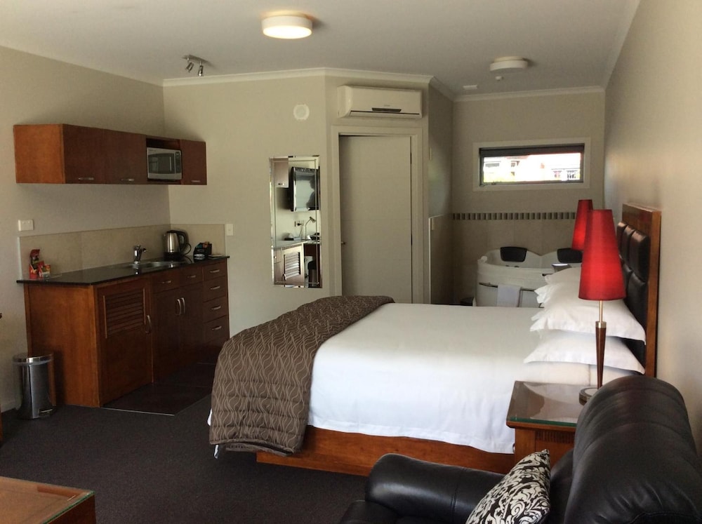 City Corporate Motor Inn 7/42
