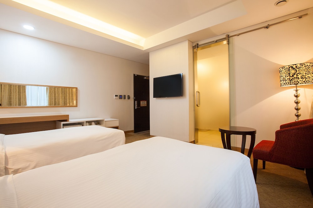 Pharos Hotel 19/68