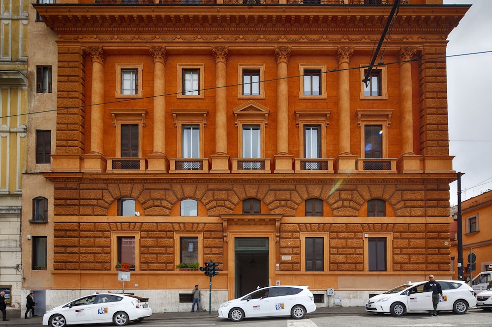 NO 9 COLOSSEO LUXURY SUITES 2/50