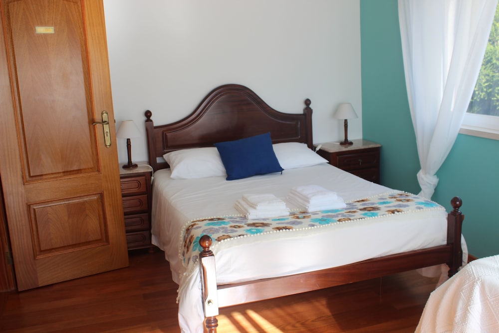 Ericeira Chill Hill Hostel & Private Rooms 15/50