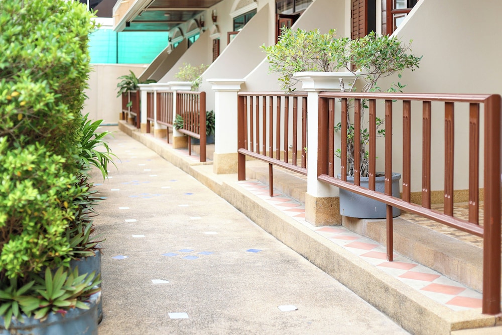 TONY RESORT 42/49
