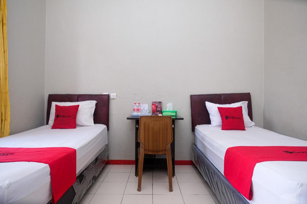 RedDoorz near Kampus UMP Purwokerto 13/44