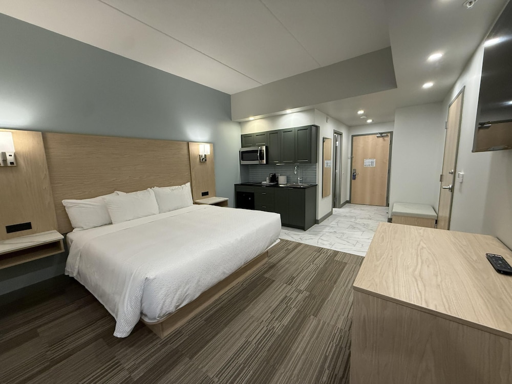 Best Western Plus Kawartha Lakes Hotel & Suites 14/52