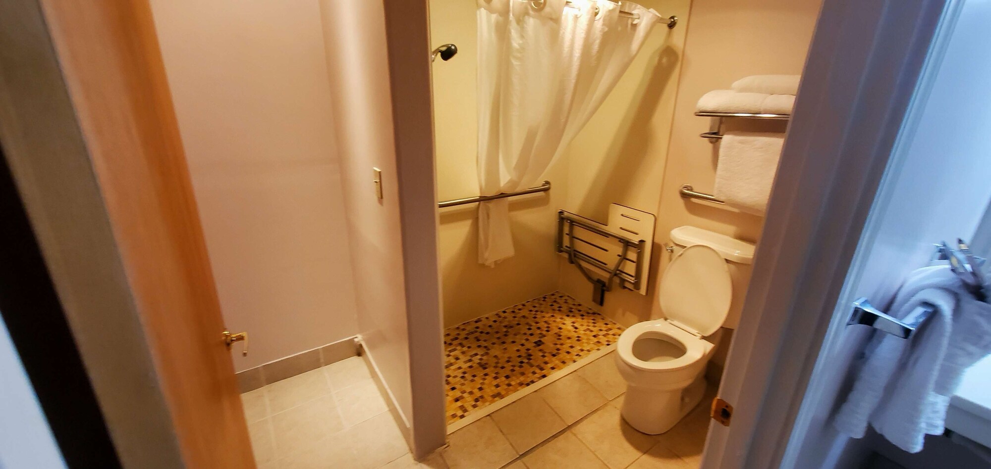 غرفة عائلية بسريرين كوين، Best Western Plus Northwoods Inn 7/7