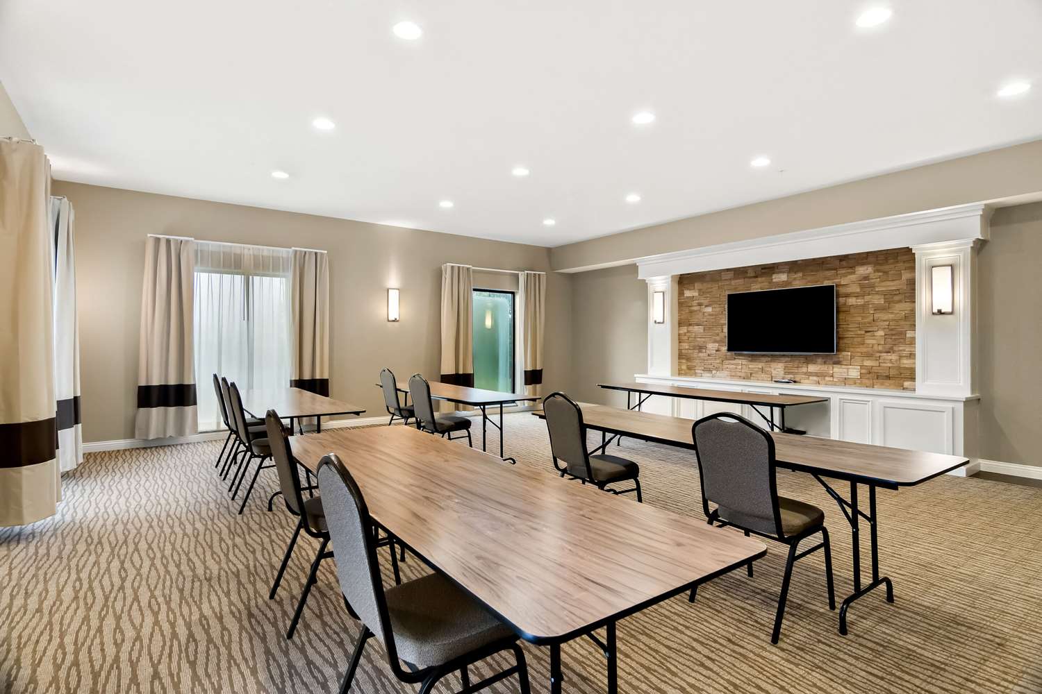 Comfort Suites Rensselaer Near Fair Oaks 35/42