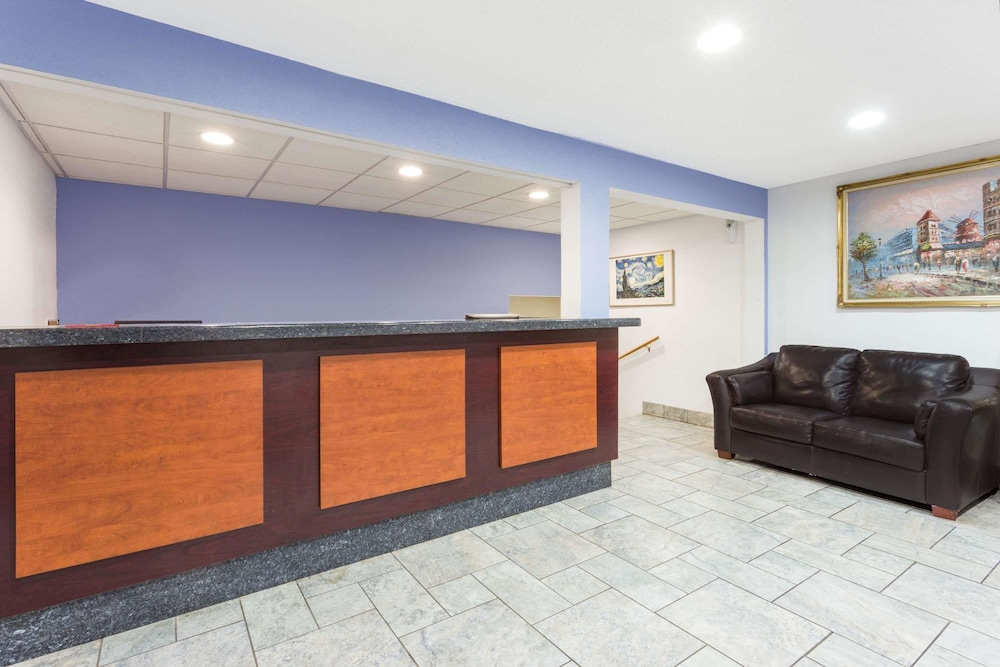 Super 8 By Wyndham Kenosha/Pleasant Prairie 7/29