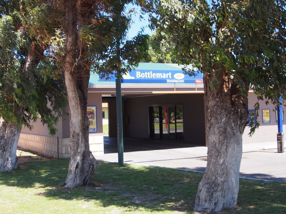 Dongara Hotel Motel 26/29