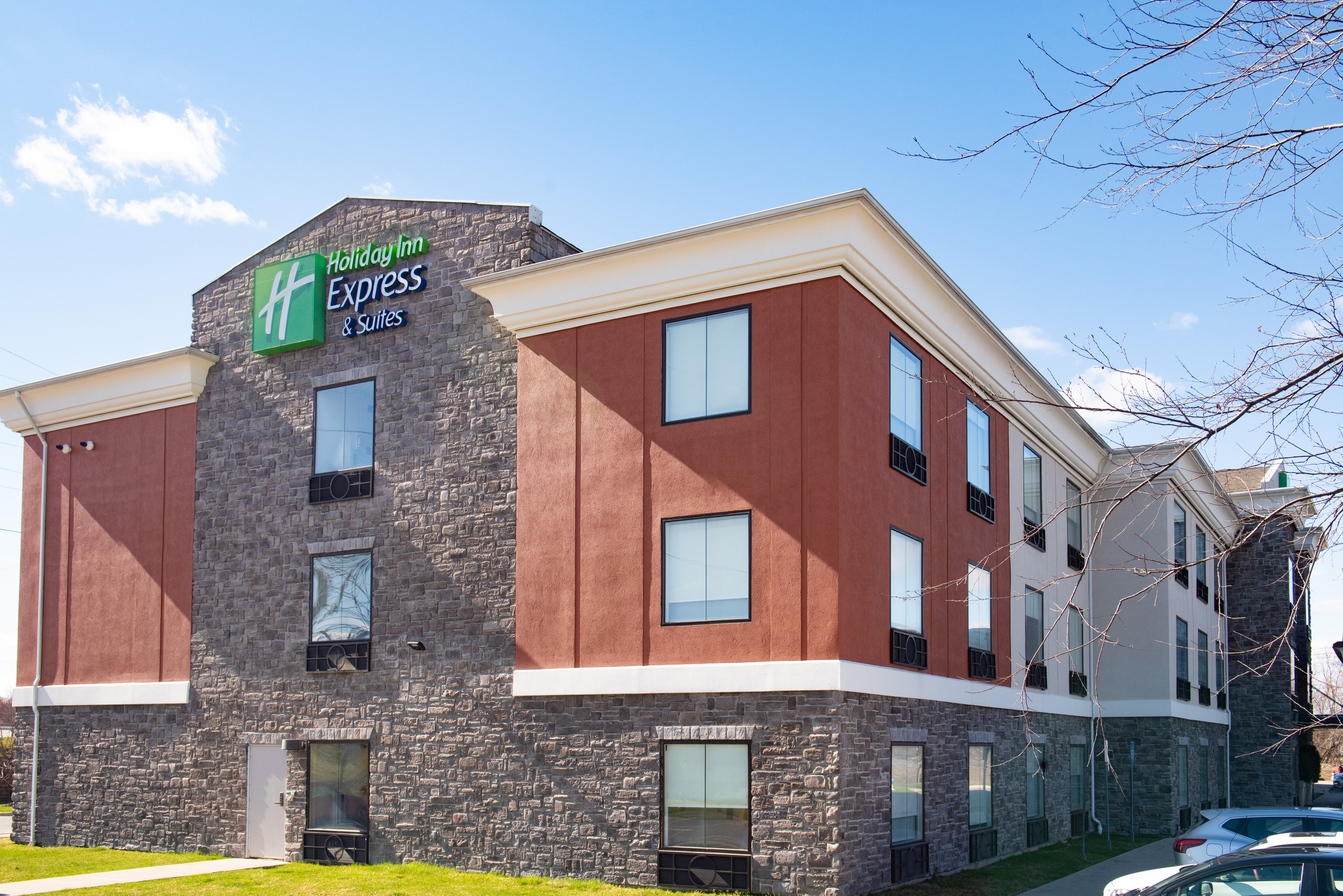 Holiday Inn Express Hotel and Suites Chester-Monroe-Goshen 5/72