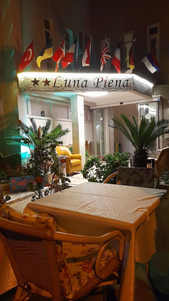 Luna Piena Beach Hotel 5/50
