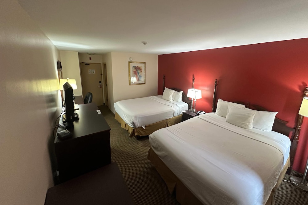 STANDARD, 2 QUEEN BEDS