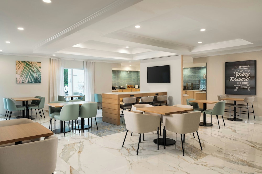 Fairfield Inn Suites Jacksonville Butler Boulevard 34/50