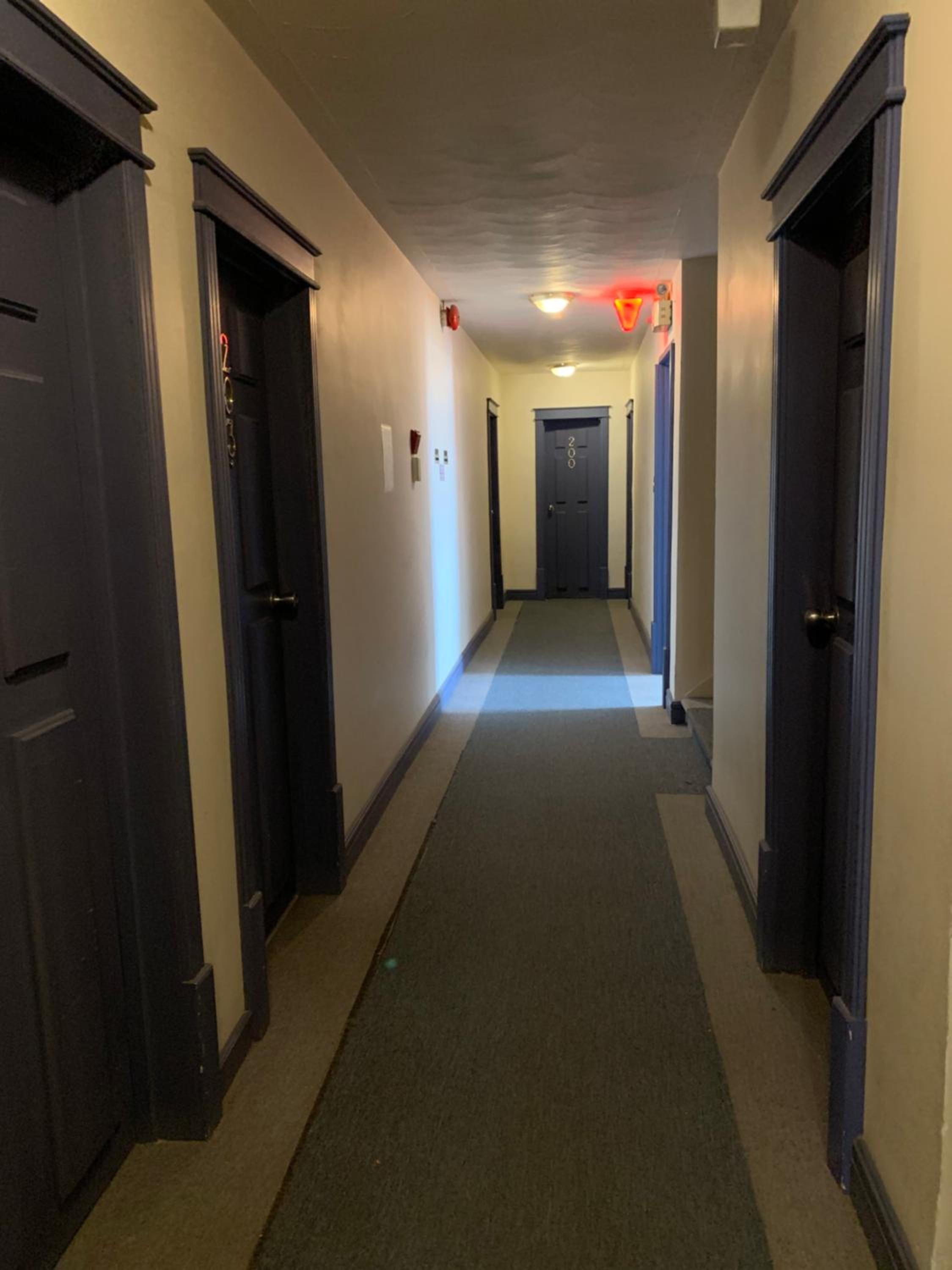Lakeview Hotel 2/33
