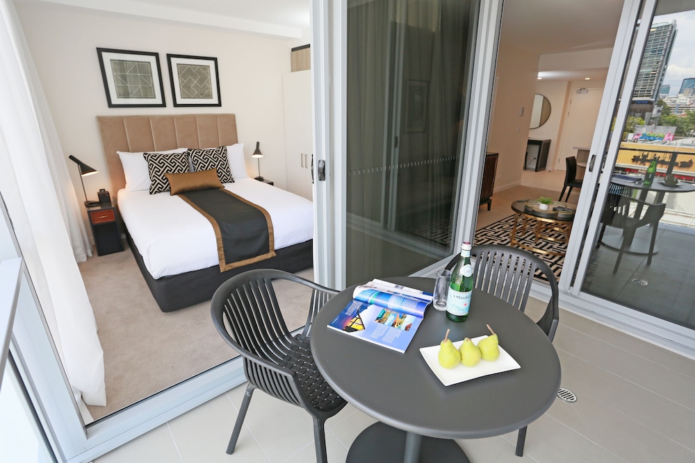 Alex Perry Hotel And Apartments 18/54