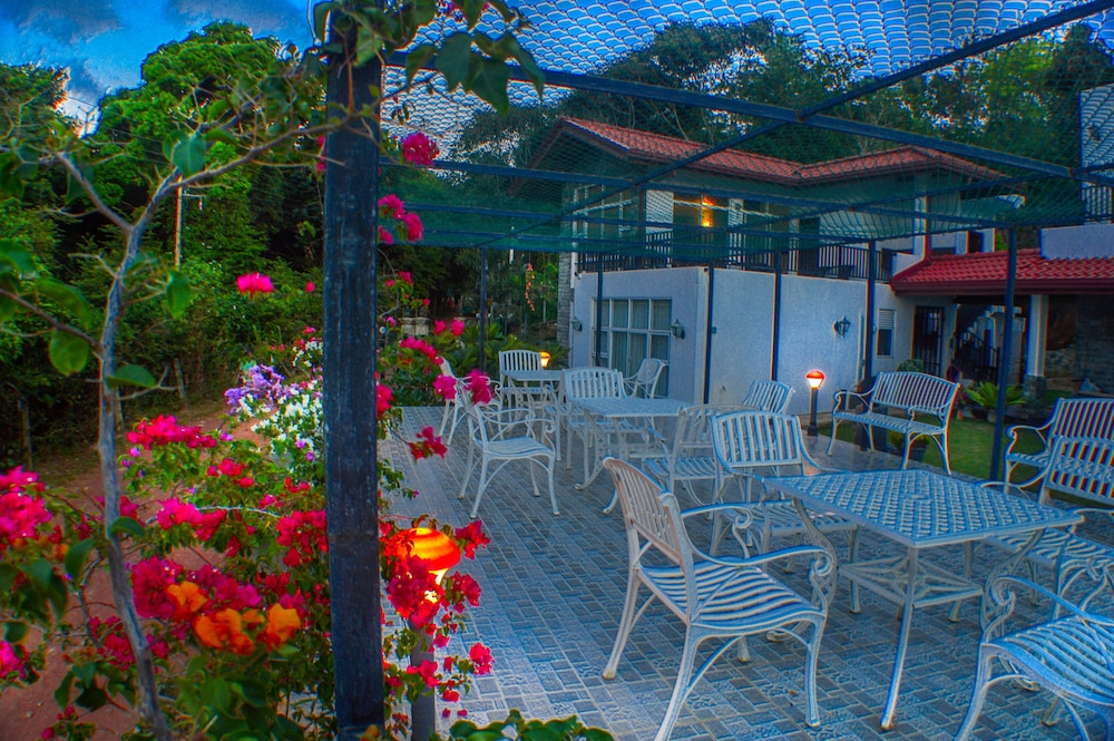Baywatch Rumassala Villa 5/50