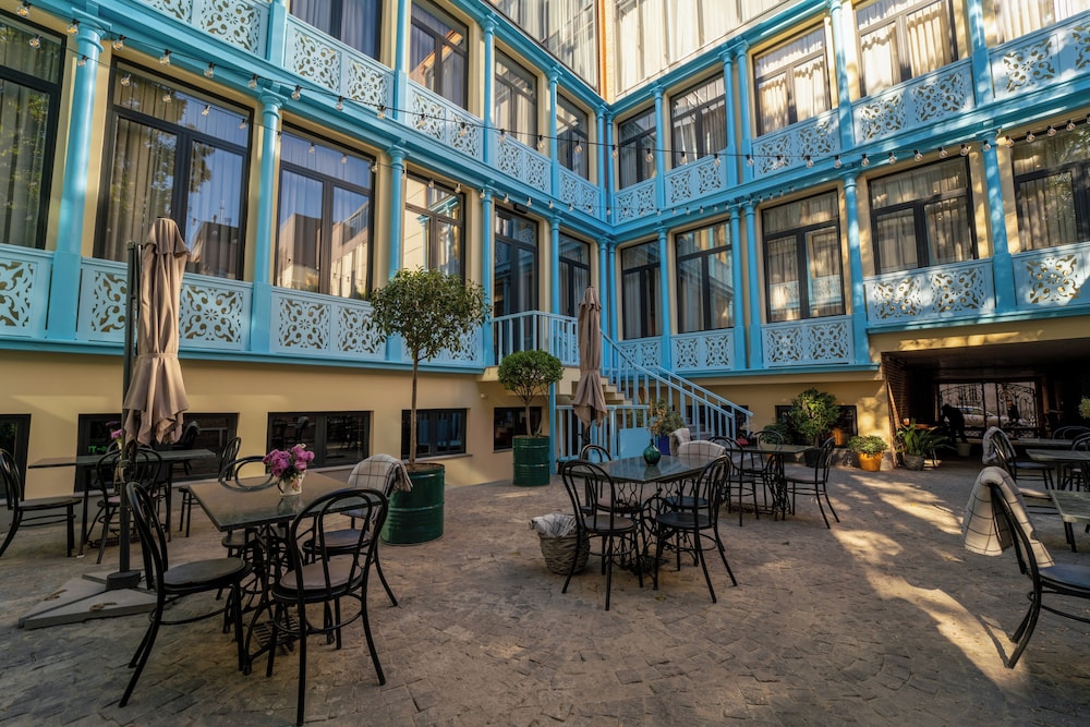 Makmani Hotel 49/62