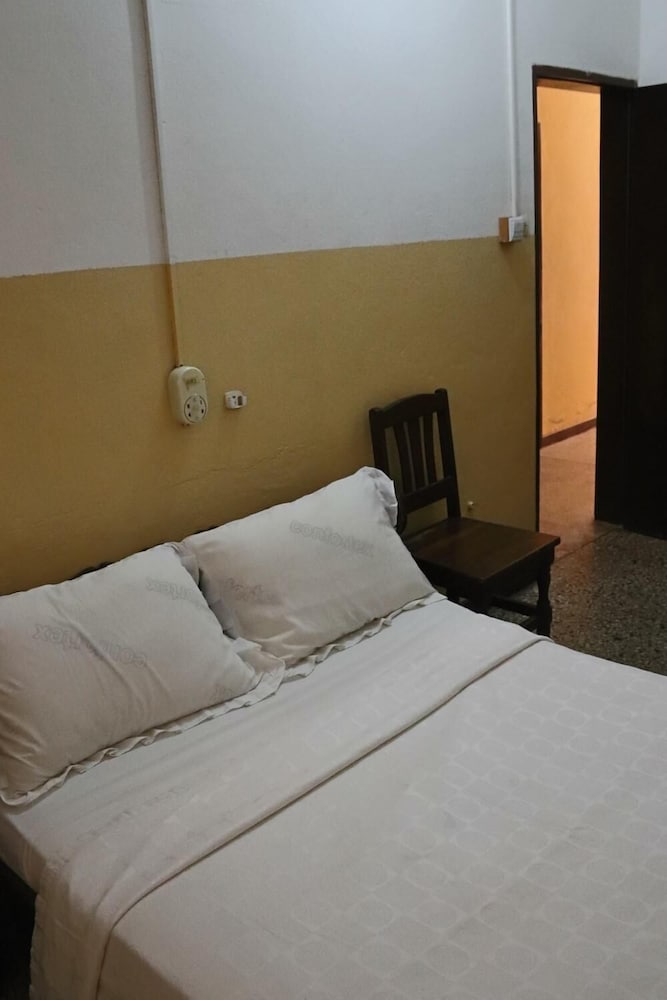 Hotel Aurore 9/63
