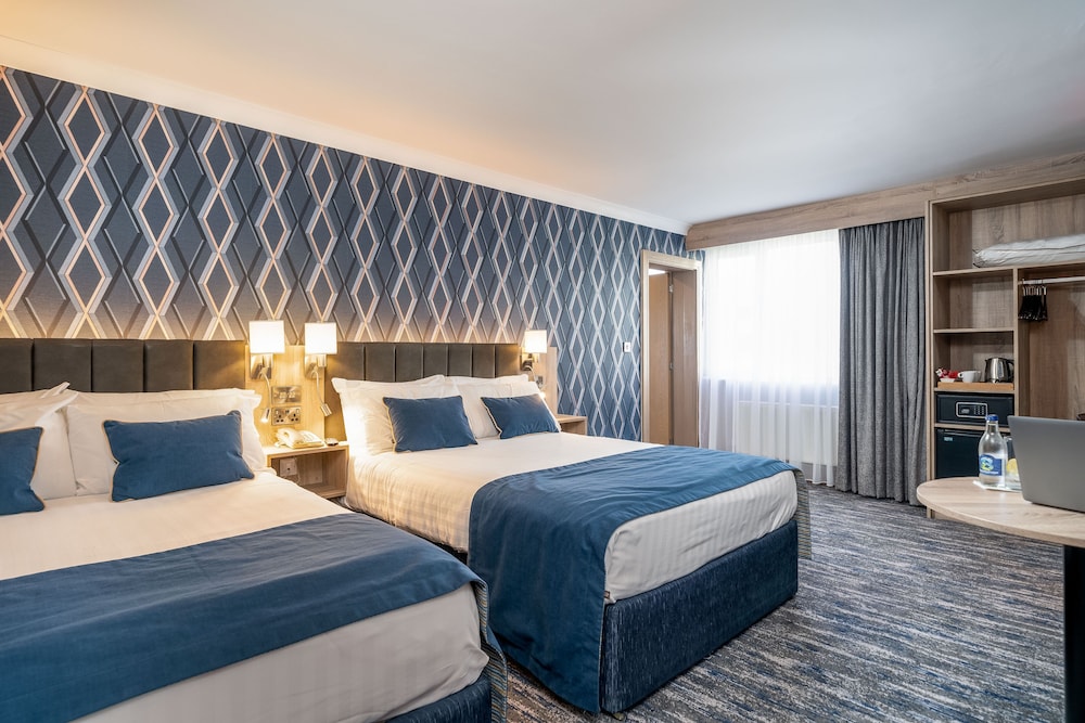 SUPERIOR, DOUBLE OR TWIN BED