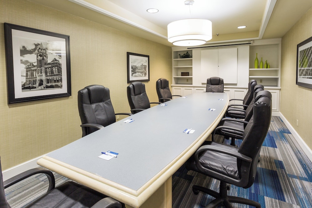 Holiday Inn Express Hotel And Suites Wilmington University Center 57/62