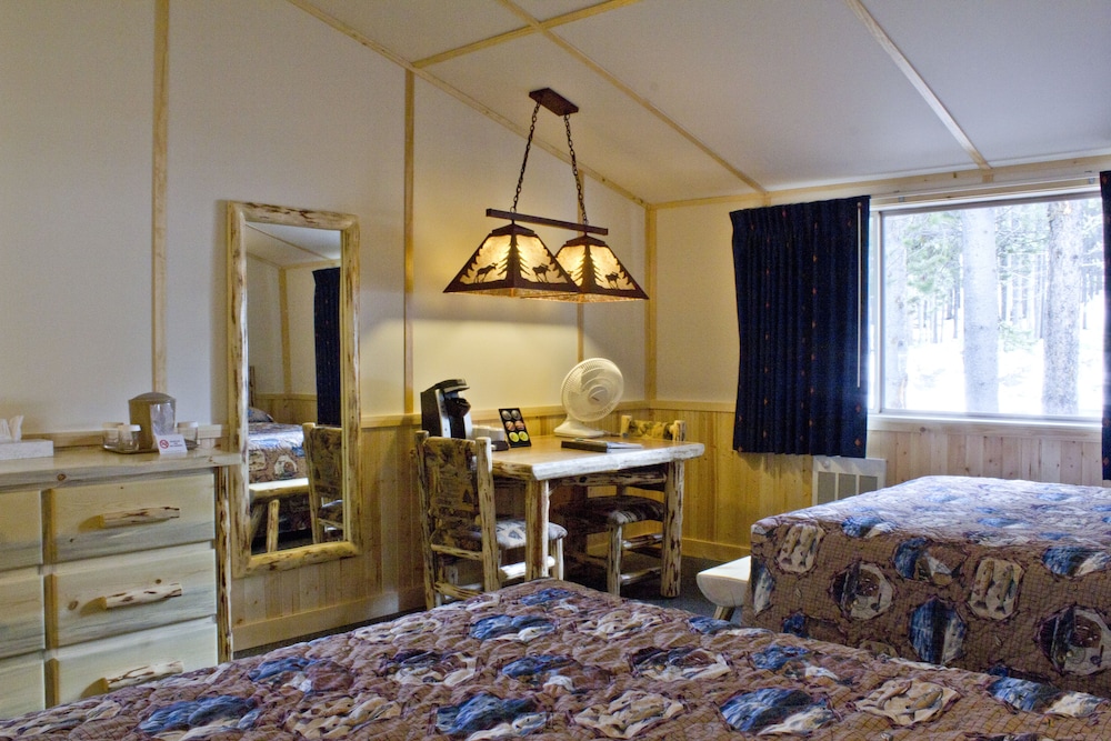 Lake Lodge Cabins 7/16