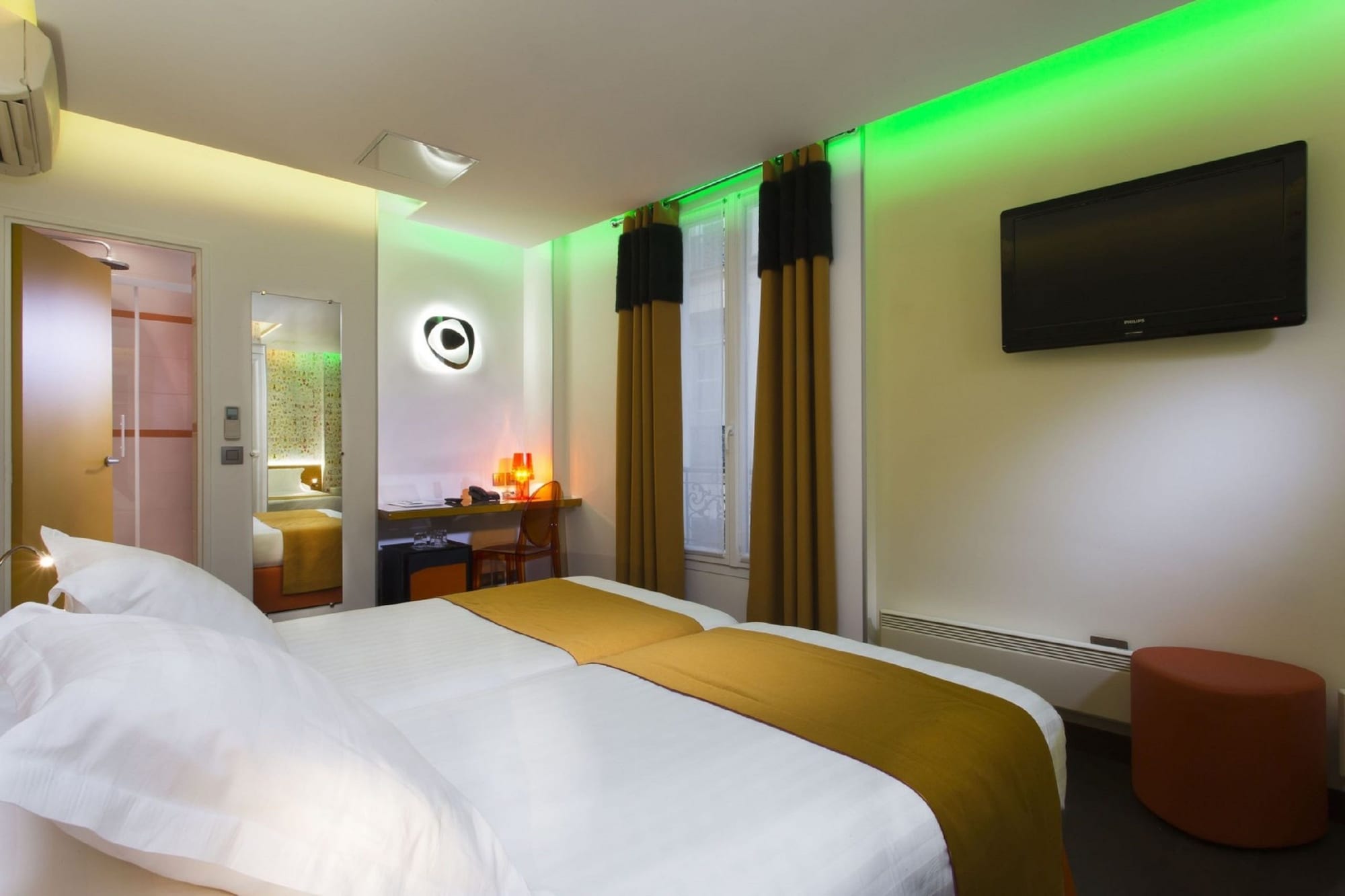 ROOM, TRIPLE