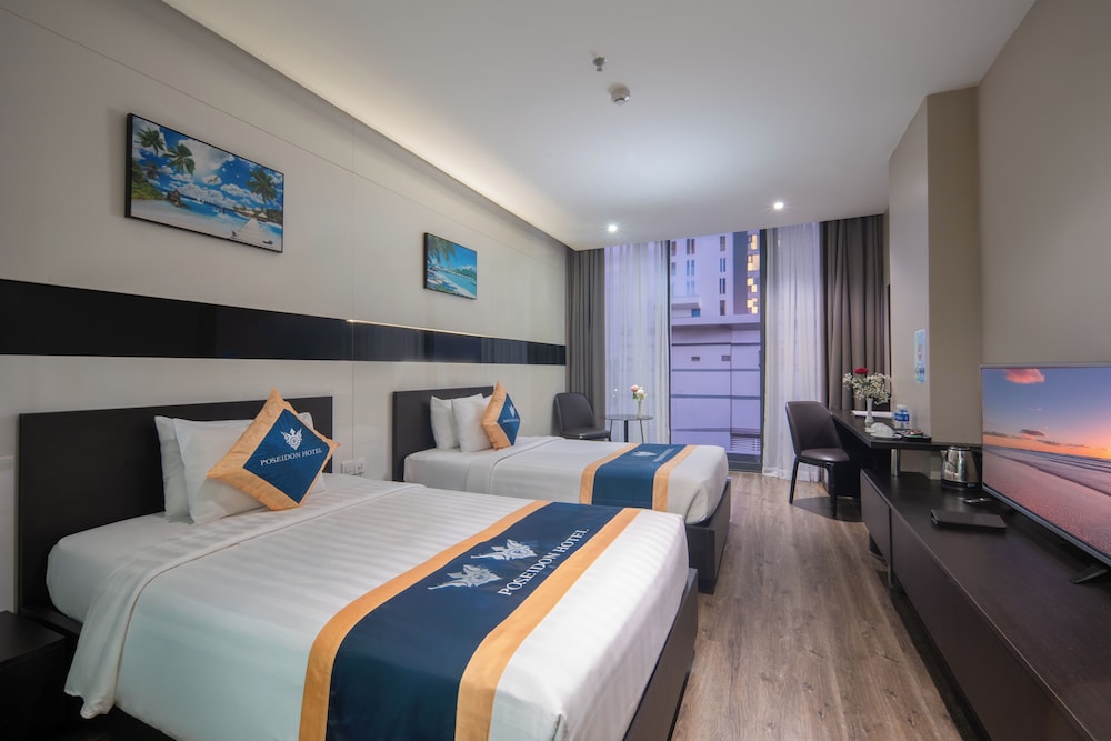 DELUXE, DOUBLE OR TWIN BED