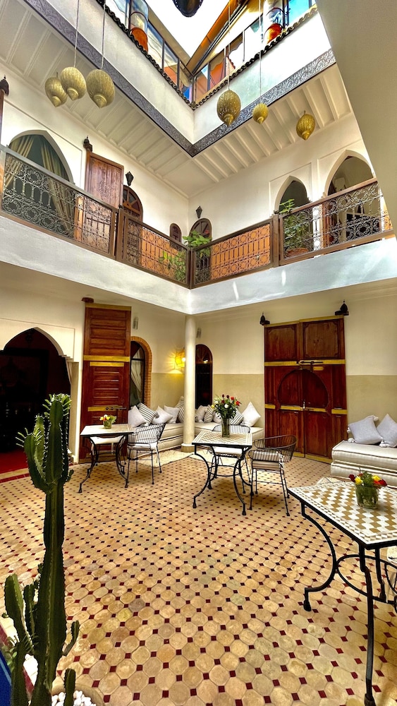 Riad Laora 44/80
