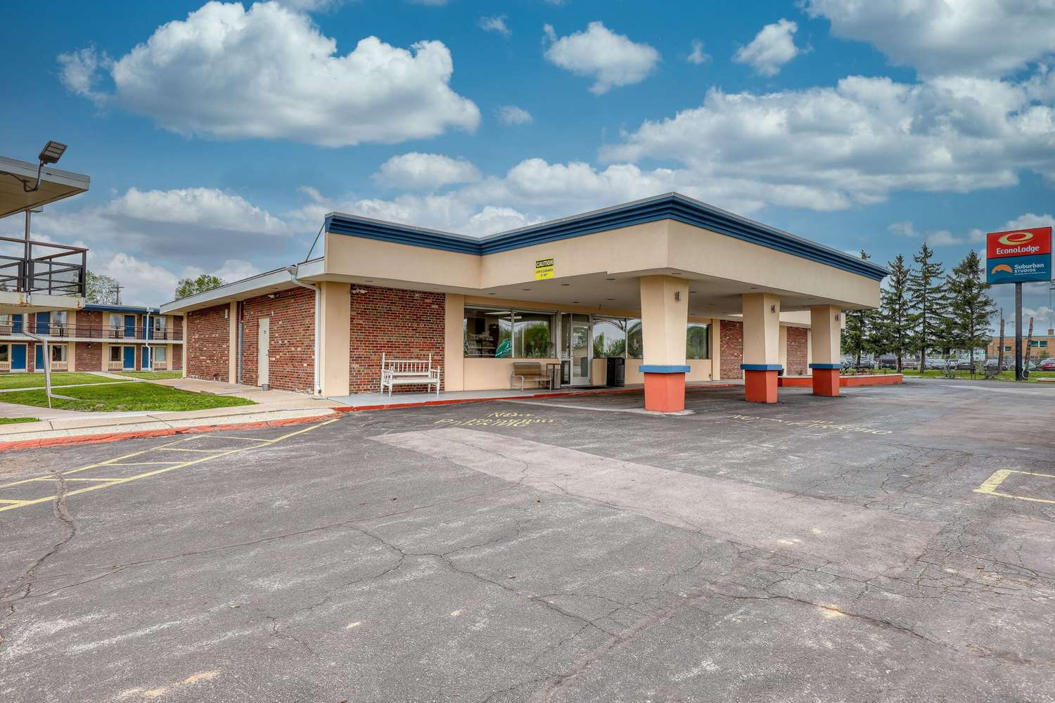 Econo Lodge Neenah 2/43