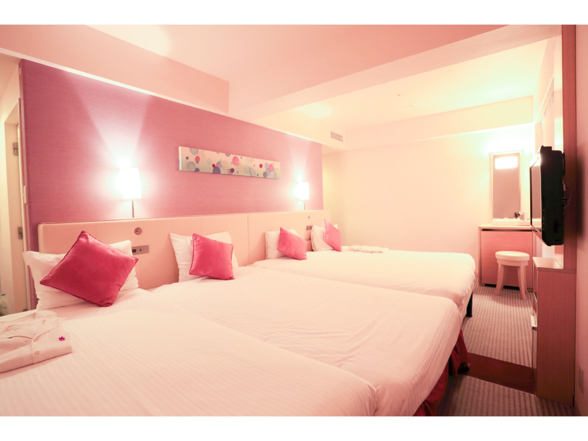 HOLLYWOOD, FAMILY, 3 BEDS