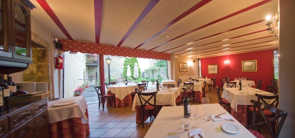 Hotel Castillo de Valdes Salas 16/26