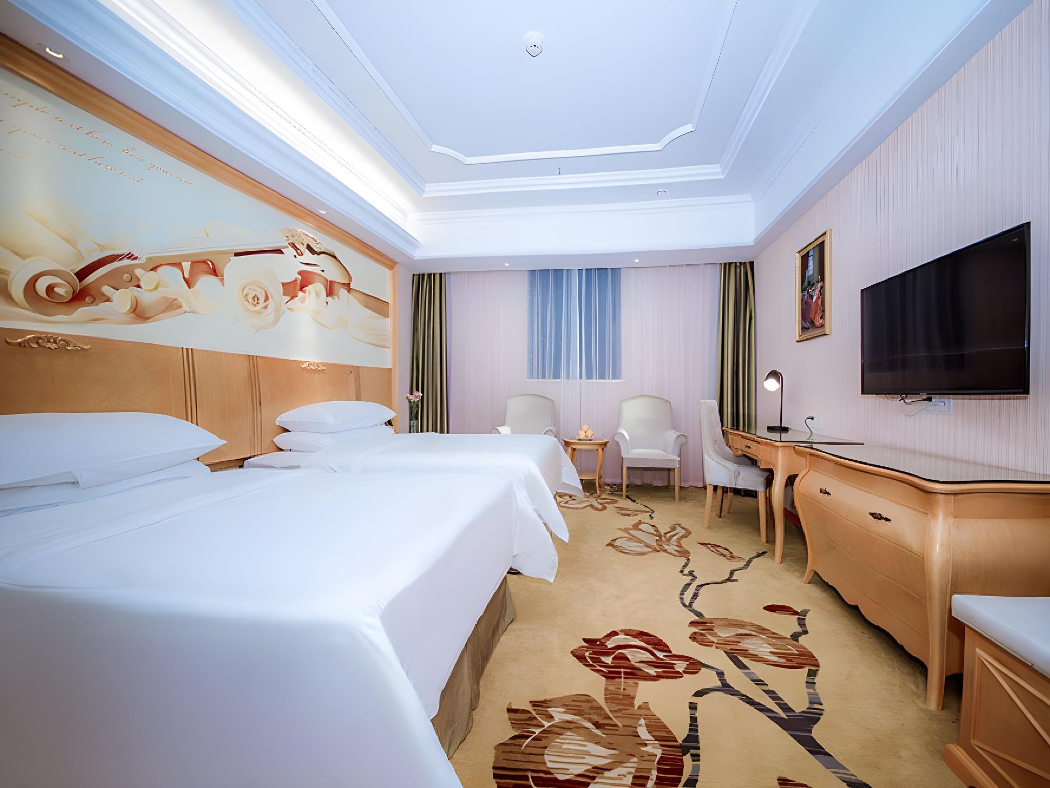 Vienna International Hotel (Wuhan Guanggu Railway Station Huanglongshan Metro Station) 12/23