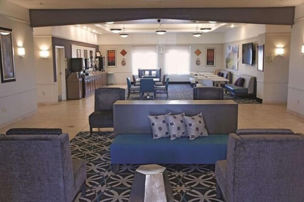 La Quinta Inn and Suites by Wyndham Brownwood 13/37