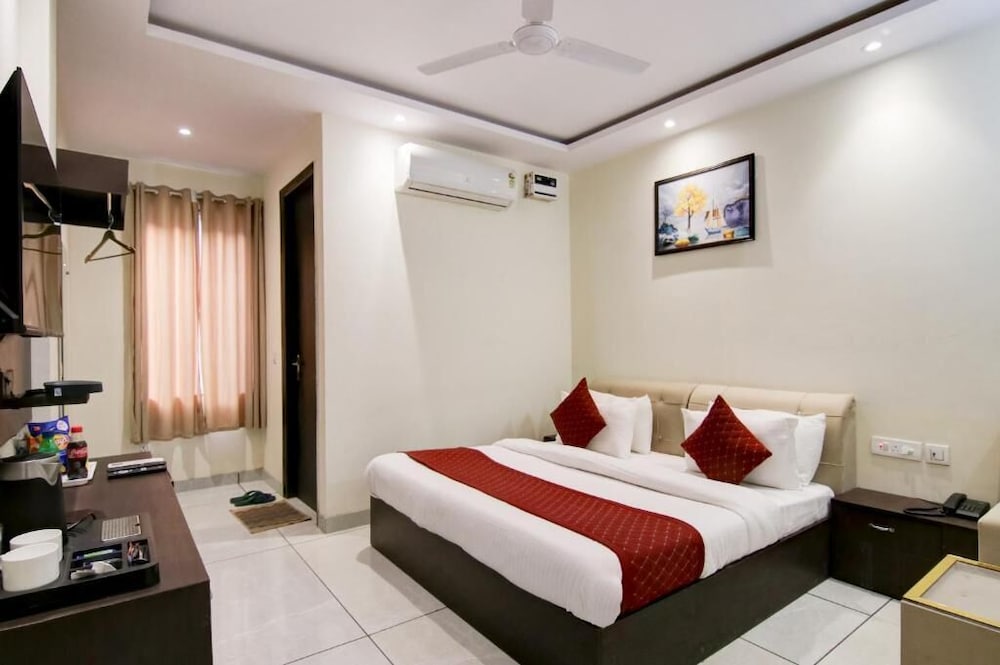 DELUXE, DOUBLE BED