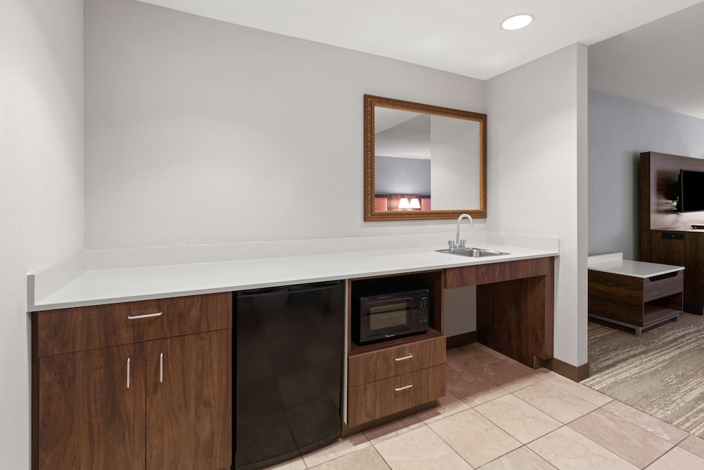 Hampton Inn & Suites Burlington WA 38/39