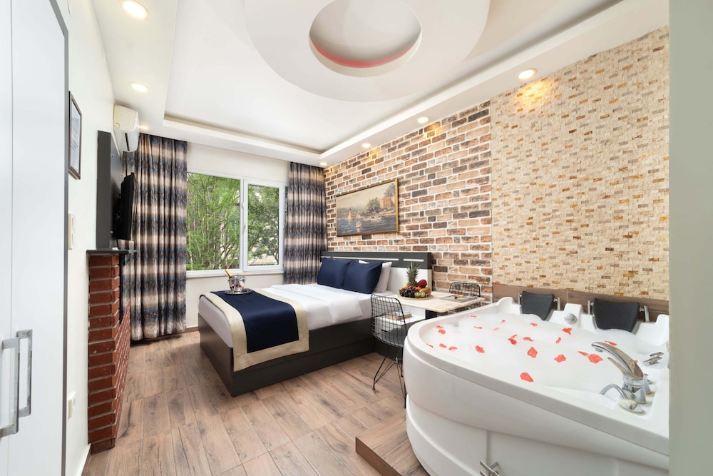 Istanbul Hotel & Suites 10/19