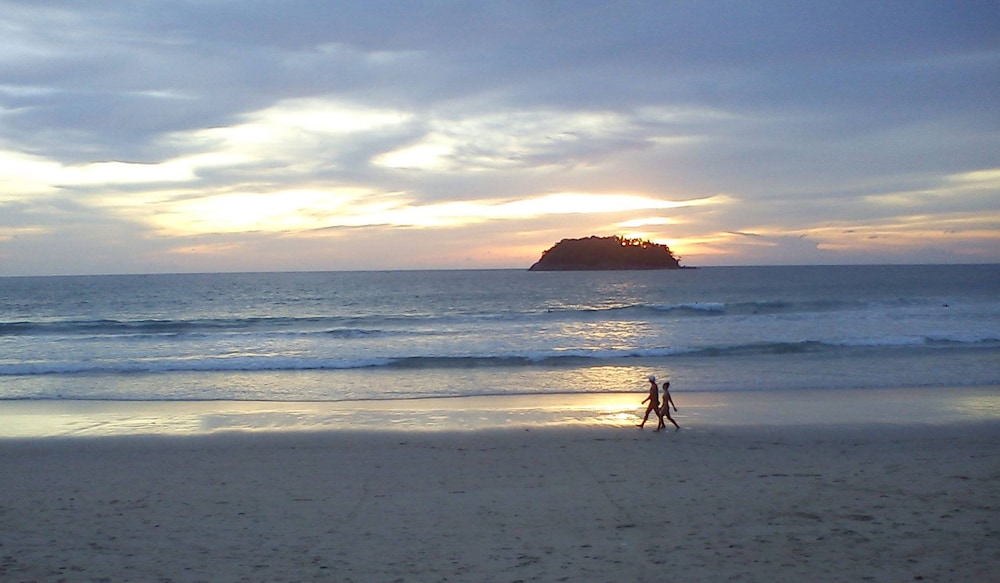 Kata Beachwalk Hotel And Bungalows 67/74