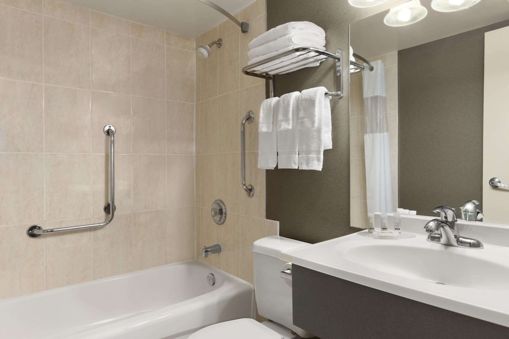 Days Inn by Wyndham Fallsview 20/41