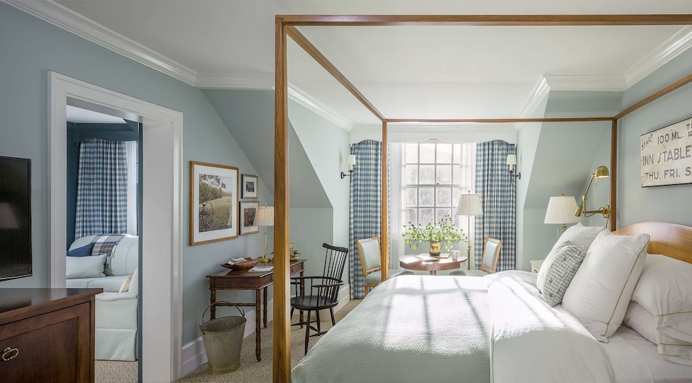 Suite, King Bed, Sofa, Pet Friendly