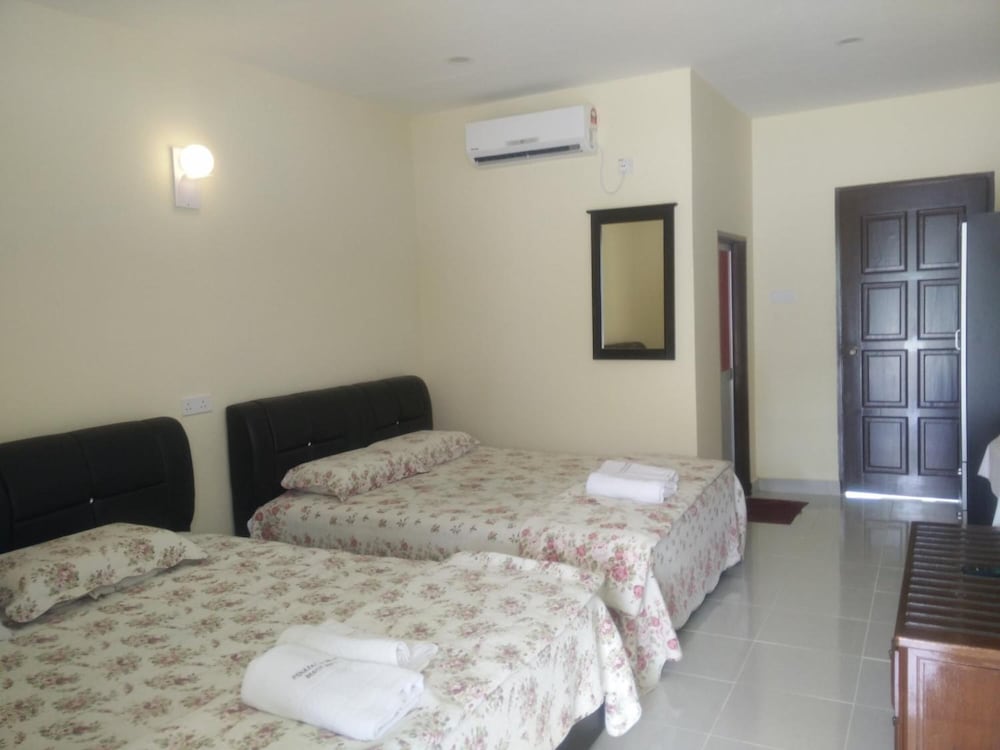Penarak Bamboo Beach Motel 15/43