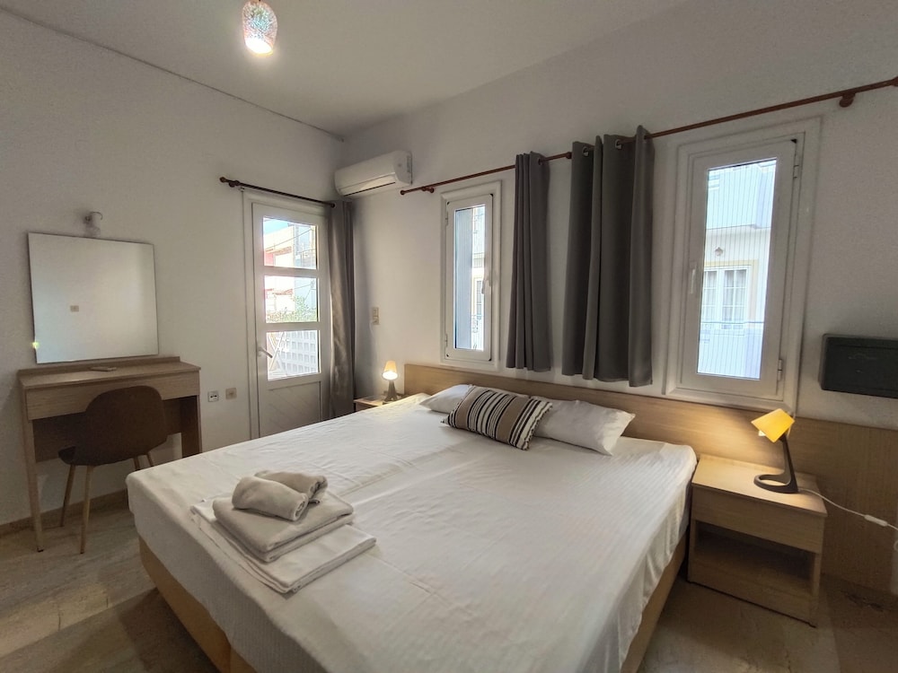 Basic, Apartment, Quadruple, 1 Queen and 1 Single Bed, Sofa