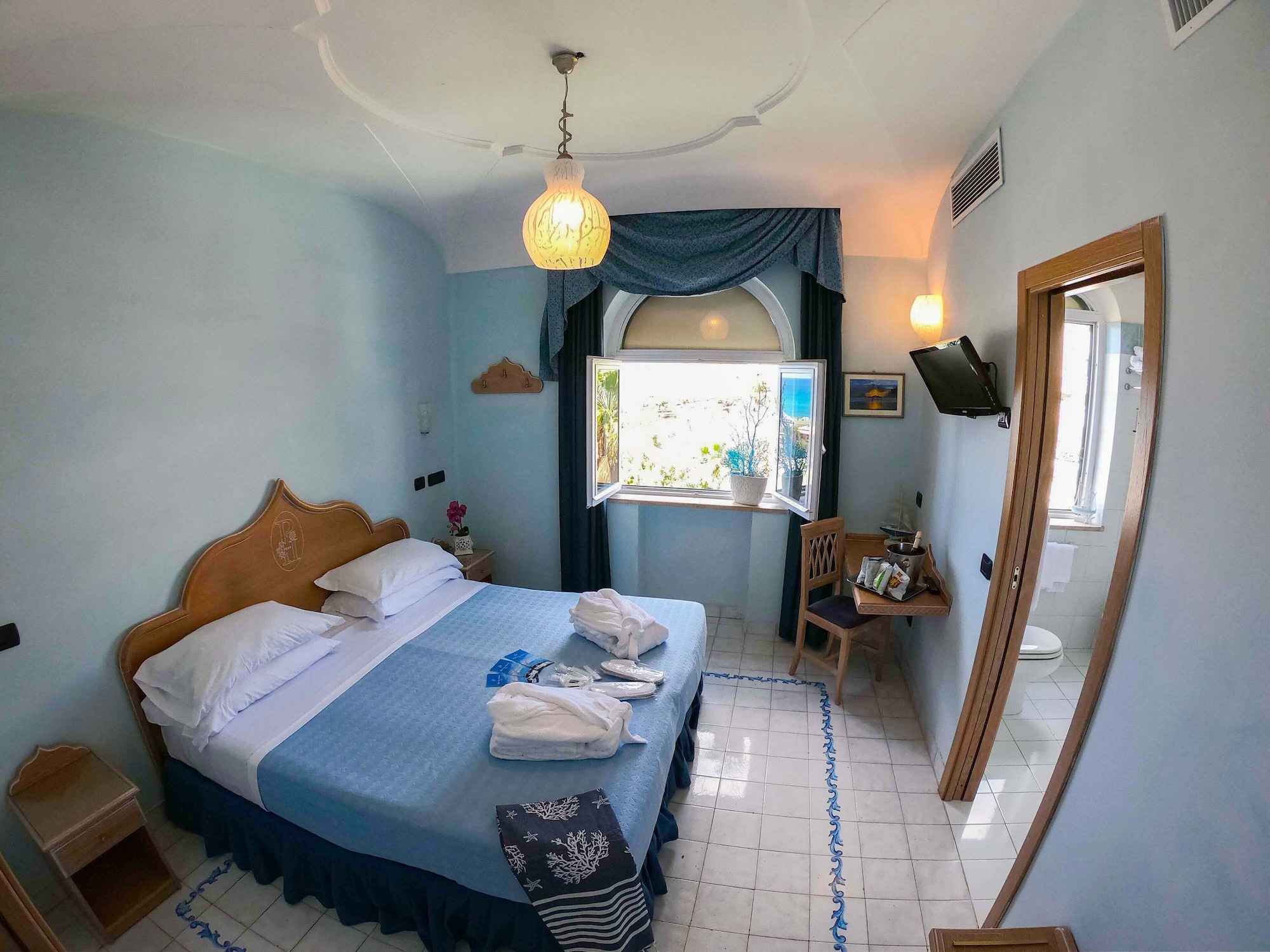ROOM, DOUBLE OR TWIN BED, SEA VIEW